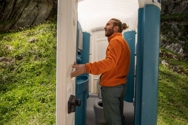 Porta potty delivery and setup in Madelia, MN